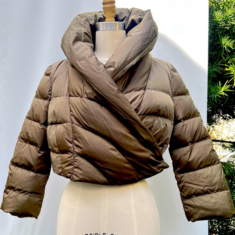 Prada. Puffer Jacket size M. Color olive green.